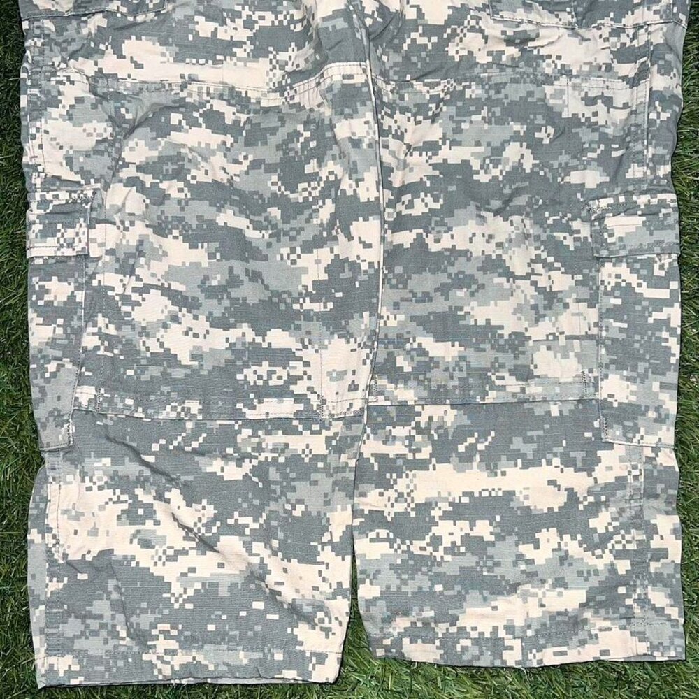 2000's White Camo Nato Military Loose Leg Cargo PantsGreat condition no flaws  S